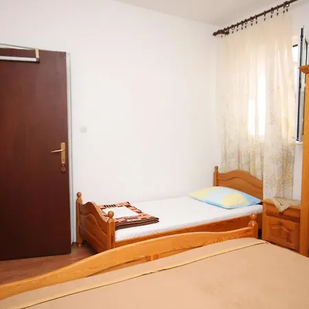 With A Parking Space Starigrad, Paklenica - 6527 *